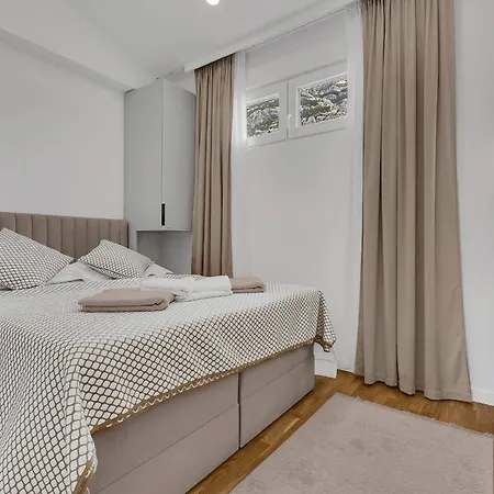 Luka's View * ماكارسكا