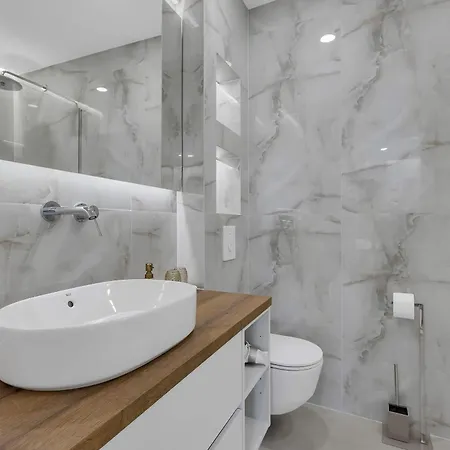 Luka's View ماكارسكا