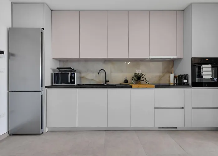 Luka's View Макарська