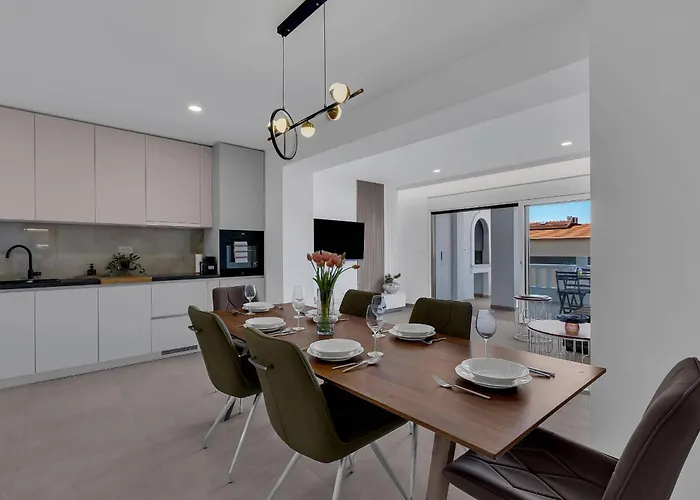 Luka's View * Макарська