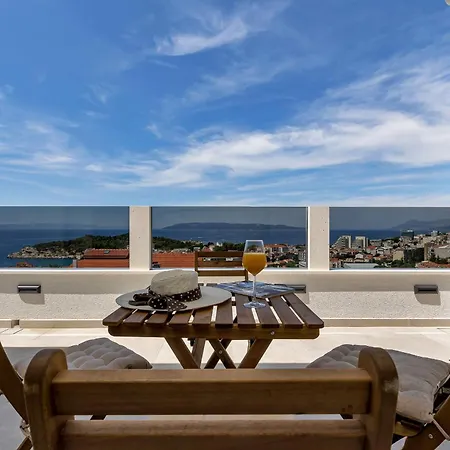 Luka's View * מאקרסקה