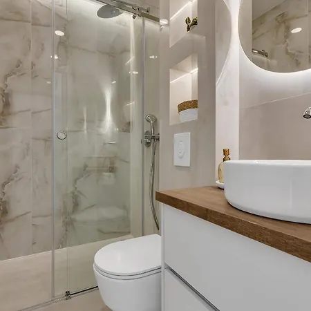 Luka's View * מאקרסקה