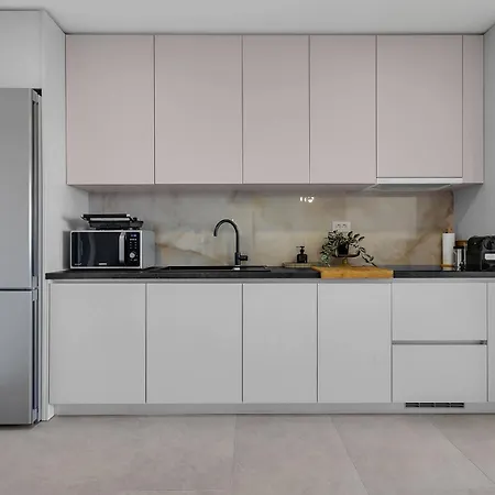 Luka's View מאקרסקה